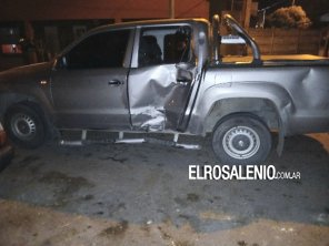 Dos jóvenes resultaron heridos tras un choque entre una moto y una camioneta