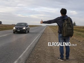 Denuncian a hombre por acosar a estudiantes que hacen dedo en la Ruta 3
