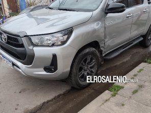 Dos vehículos chocaron cuando uno de ellos esquivaba una valla en Urquiza y Paso