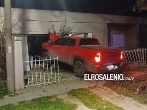 Estaba alcoholizado, perdió el control de la camioneta y chocó contra una casa 