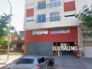 Investigan la muerte de una mujer que cayó desde un edificio del centro
