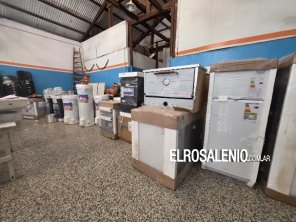 Entregaron equipamiento de cocina para escuelas con servicio alimentario