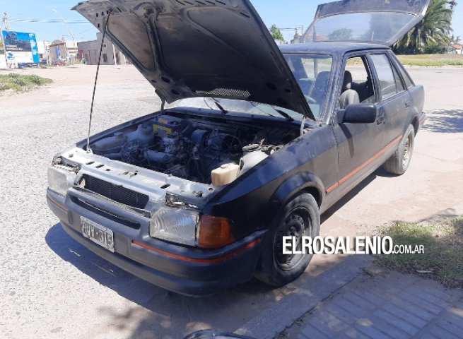 Bomberos convocados ante el incendio de un vehículo