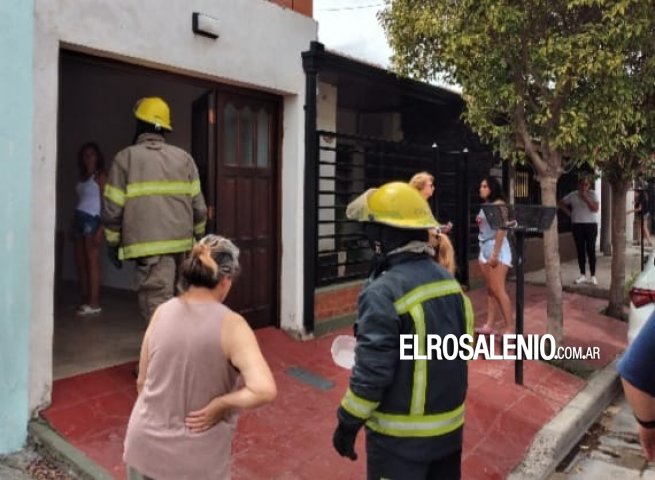 Vecinos combatieron las primeras llamas en un principio de incendio 