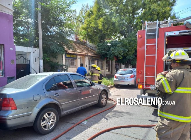 Pequeño foco de incendio en estructura abandonada convocó a bomberos 