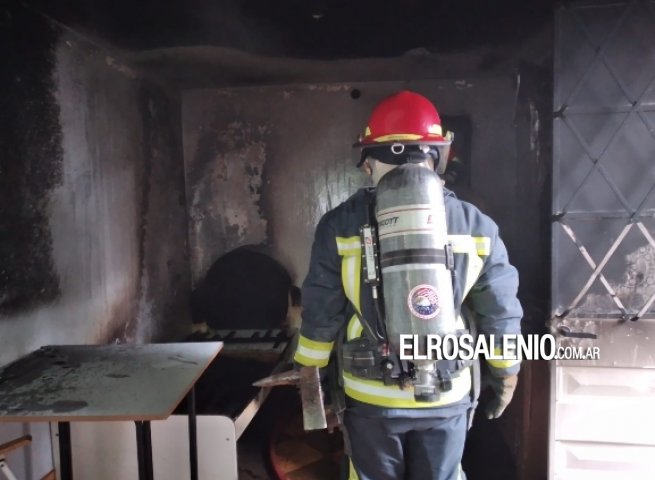 Incendio en un departamento interno de calle Luiggi 41