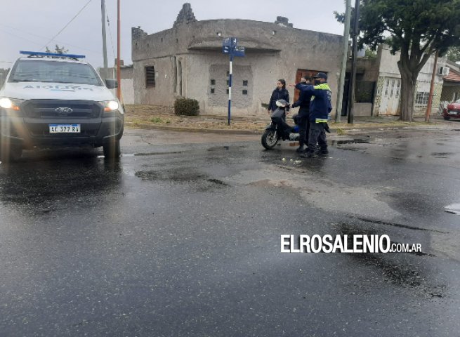 Ocupantes de una moto fueron derivados al H.N.P.B tras siniestro vial 