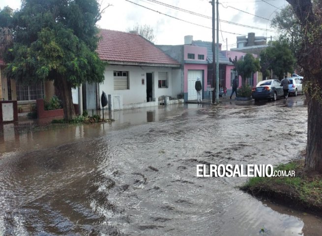 Repararon la pérdida de agua en Quintana y 25 de Mayo