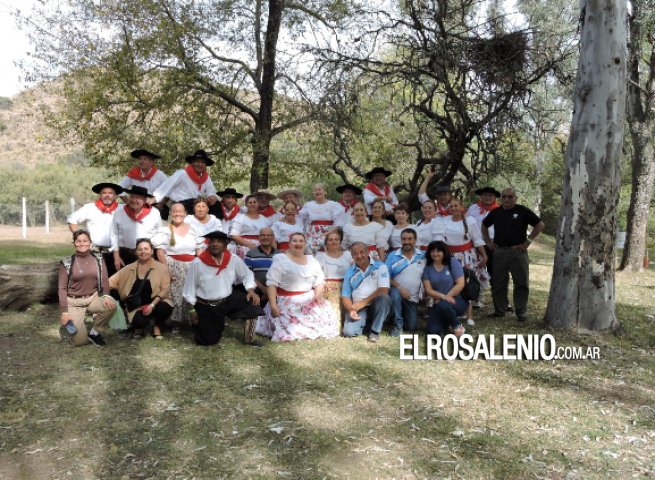 Veteranos Folcloristas rosaleños distinguidos en Carlos Paz e invitados a Cosquín 2023
