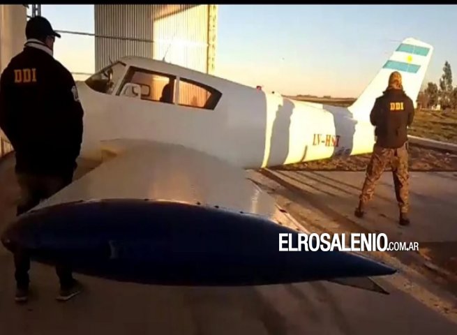 Allanan un campo en Villarino: secuestran un avión robado y armas 