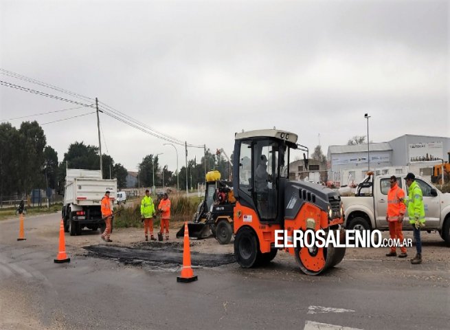 Personal de Vialidad Nacional realizó obra de bacheo en Ruta 3 y Av. Colón