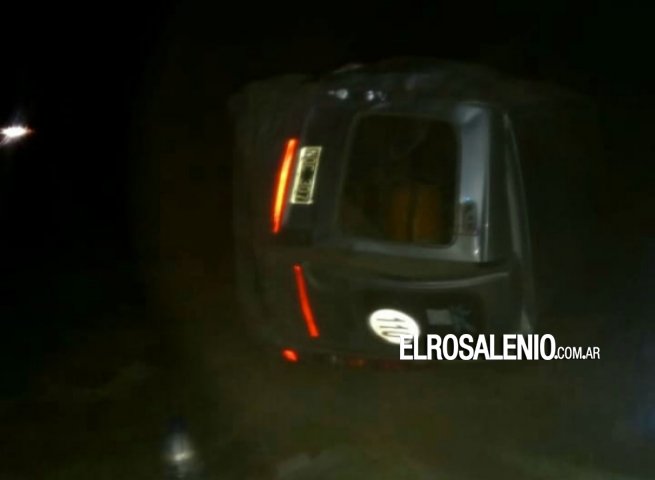 Ruta 3: Conductor volcó con su camioneta en Bajo Hondo