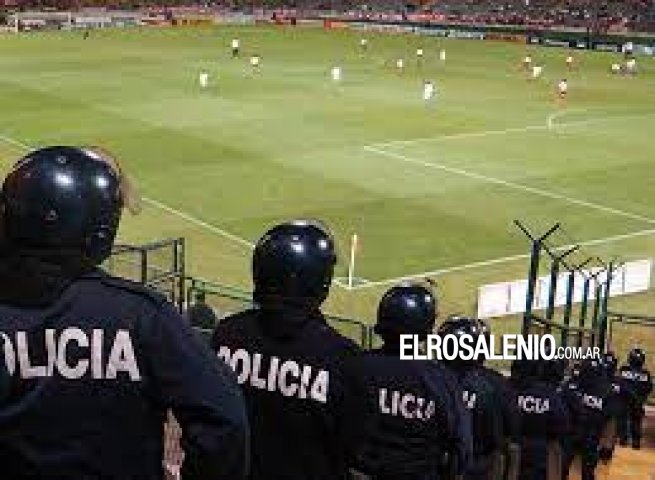 Kicillof evalúa crear una policía para el fútbol