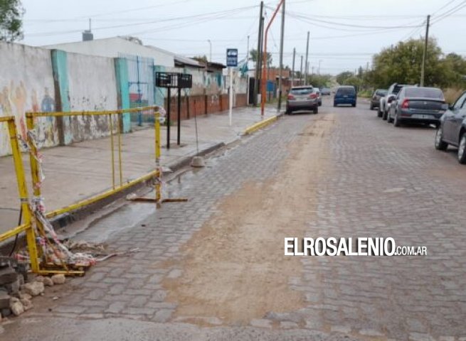 Reparan diferentes calles de pavimento articulado y paños de hormigón