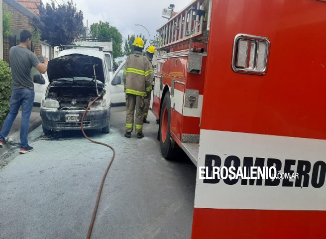 Bomberos convocados ante incendio de vehículo