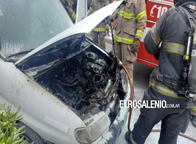 Bomberos convocados ante incendio de vehículo