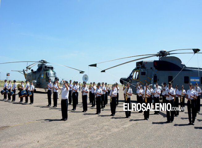 En presencia del Ministro Taiana la Armada recepcionó dos Sea King 