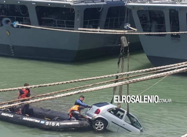 Vehículo fue rescatado del fondo del mar en Puerto Belgrano