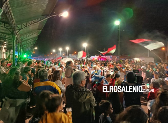 Marco imponente durante la tercera noche de Corsos Rosaleños