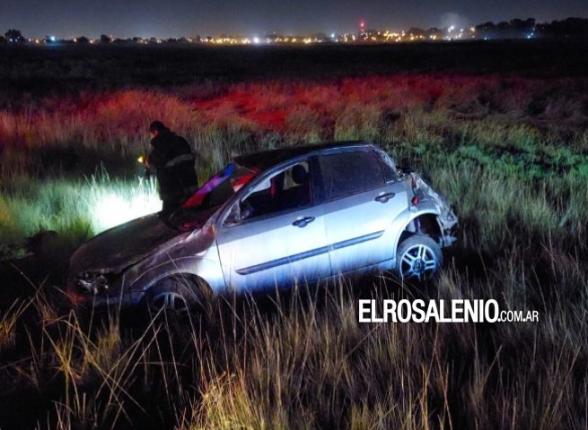 Una mujer sufrió un grave traumatismo tras un vuelco