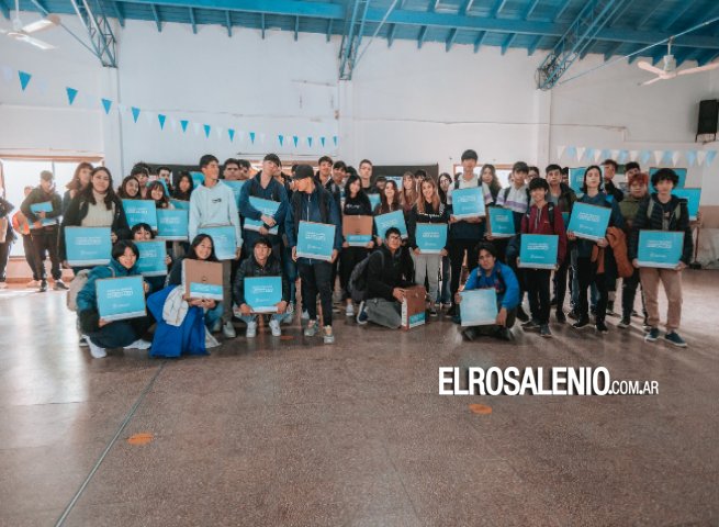 Más de 700 alumnos rosaleños reciben su netbook