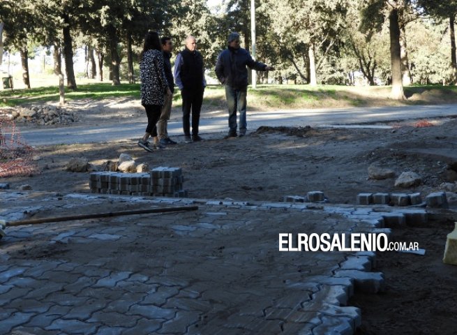 Colocaron pavimento articulado en una interna del parque San Martín