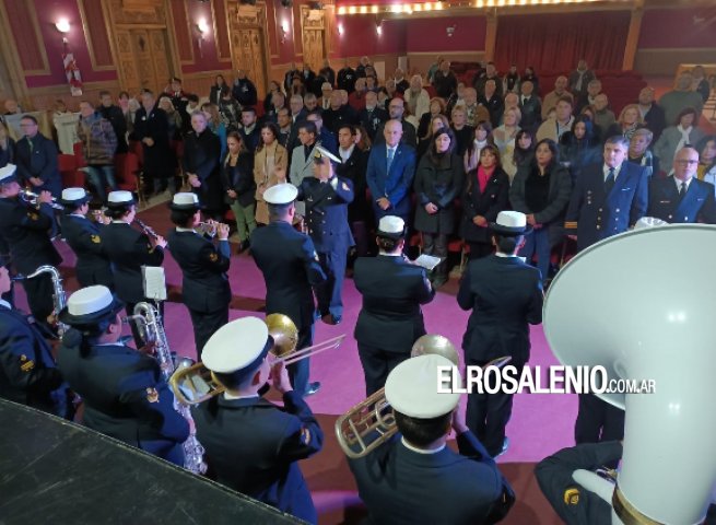 Uset encabezó el acto en homenaje a Belgrano en el Teatro Colón