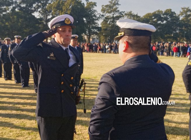 Ceremonia de entrega de espadas y jura a la Bandera