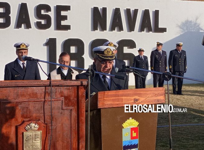 Ceremonia de entrega de espadas y jura a la Bandera