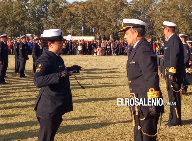 Ceremonia de entrega de espadas y jura a la Bandera