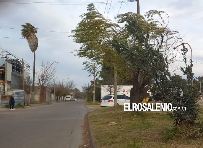 Miércoles ventoso y mayormente nublado