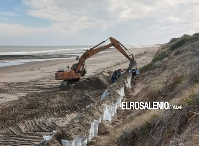 Continúan los trabajos para reforzar la protección del frente costero de Pehuen Co 