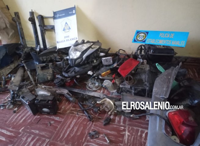 Allanaron una casa por un robo y encontraron decenas de motopartes