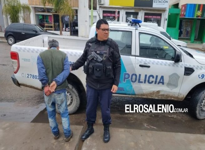 Detenido por atacar con un machete a su esposa 