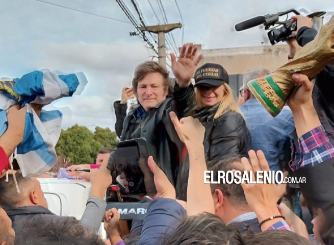 Multitudinaria marcha de Milei en Punta Alta