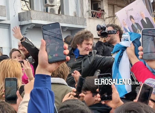 Multitudinaria marcha de Milei en Punta Alta