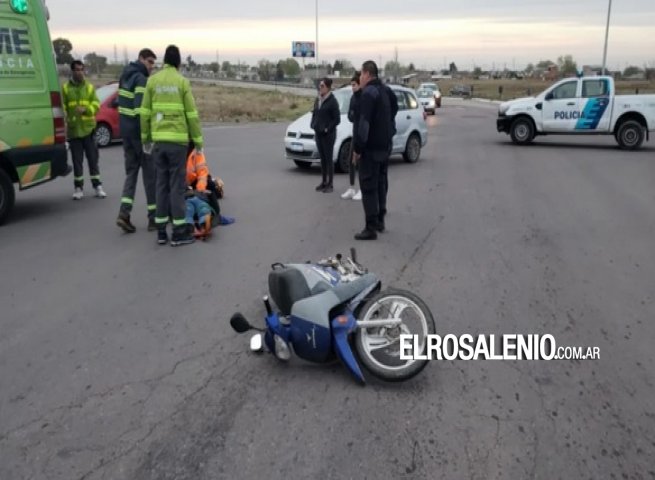 Un motociclista debió ser trasladado tras un choque en la rotonda del ingreso a Bahía 