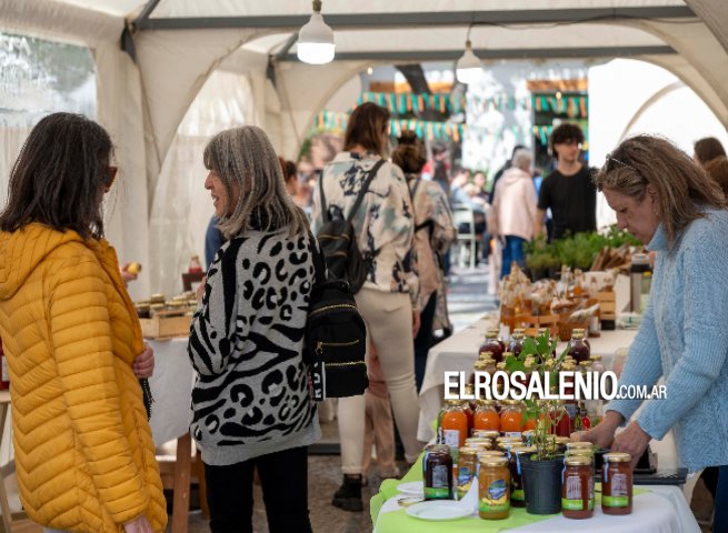 Productores rosaleños representaron al partido en una feria gastronómica