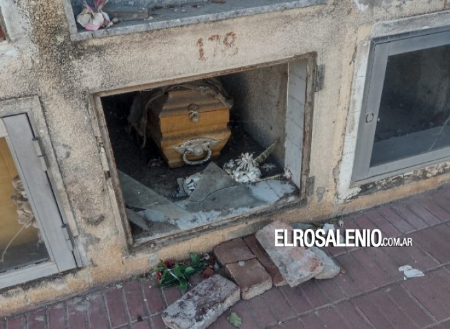 Una decena de nichos fueron vandalizados esta madrugada