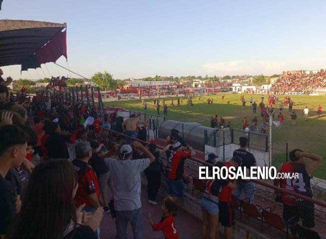 Sporting goleó a Comercial y se queda en Primera