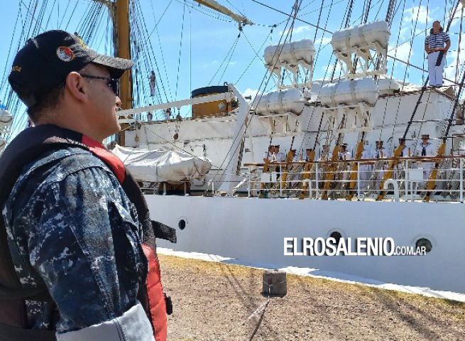 La Fragata Libertad llegó a Puerto Belgrano 
