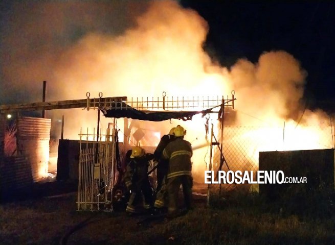 Un incendio de vivienda generó pérdidas totales