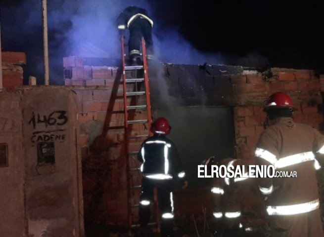 Dos dotaciones trabajaron en otro incendio de vivienda