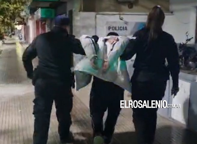 Capturan a un hombre que olvidó sus documentos en una camioneta que se robó