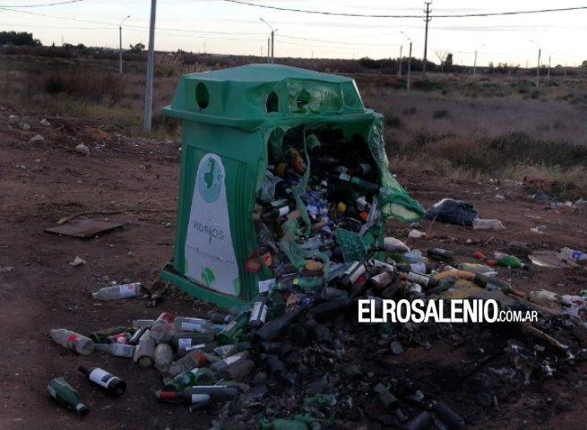 Incendiaron las campanas de reciclado en Buchardo y Jujuy