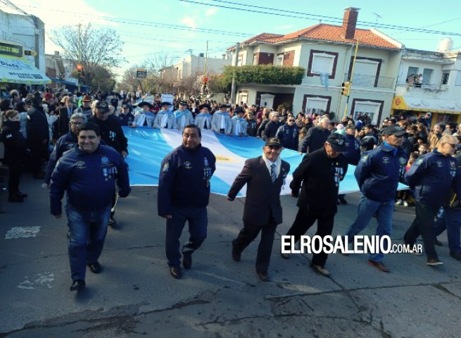 El clima acompañó y Punta Alta festejó su cumpleaños con un multitudinario desfile