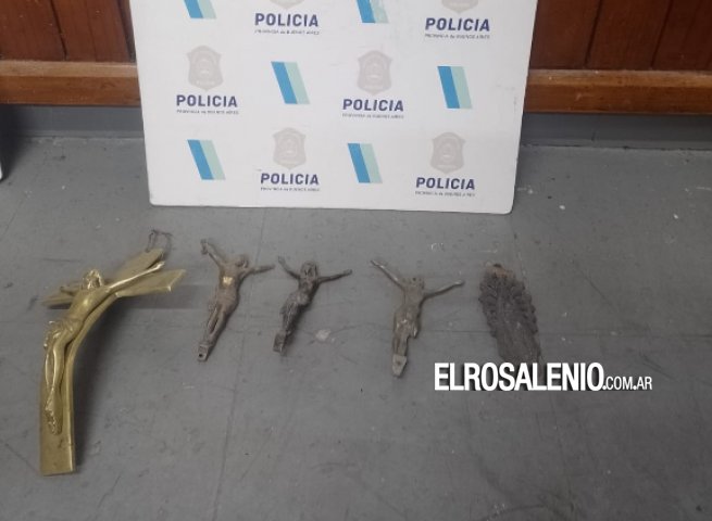 Encuentran cruces de bronce en una chatarrería sin habilitación y la clausuran