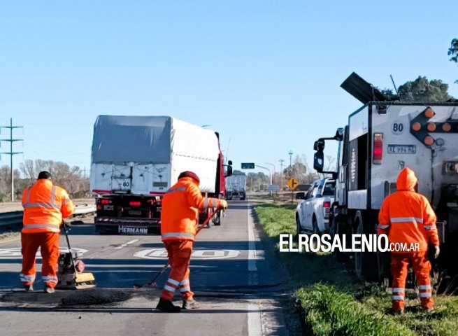 Vialidad bachea la autopista de Ruta 3 que une Punta Alta y Bahía Blanca