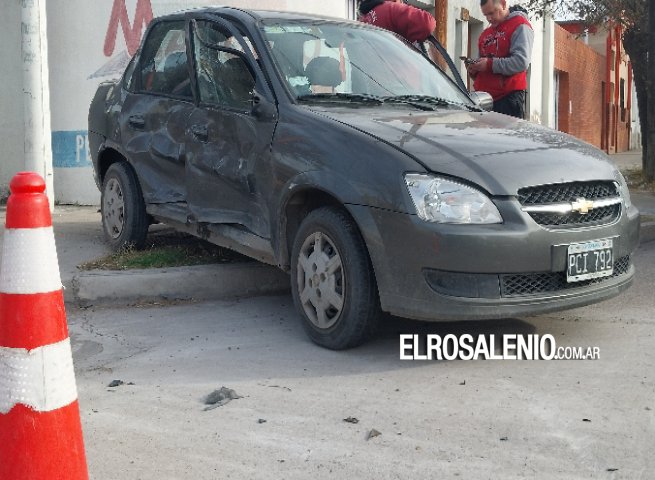 Un bombero chocó con su auto cuando acudía a un incendio