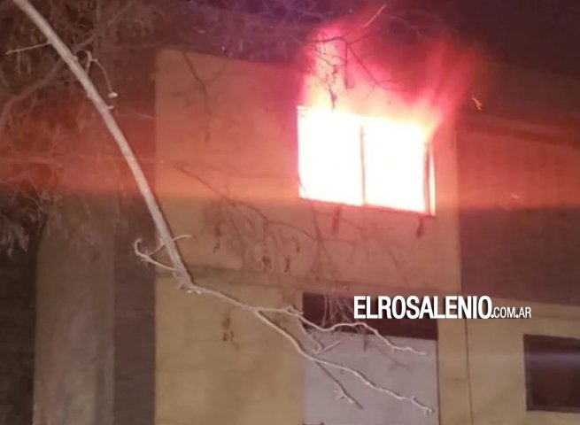 Rosendo López: un incendio causó daños totales en un departamento 